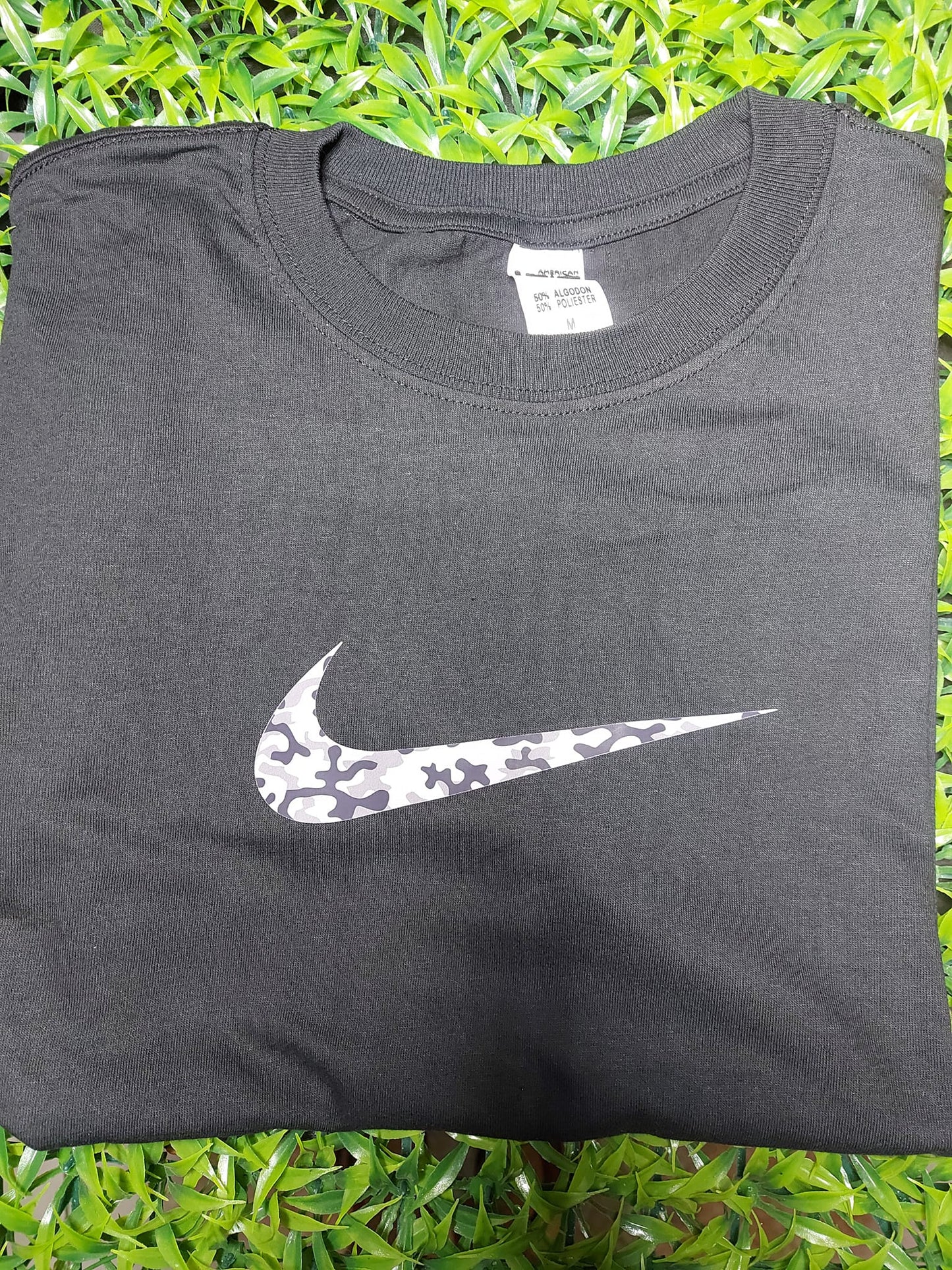 Playera Negra Nike gris militar